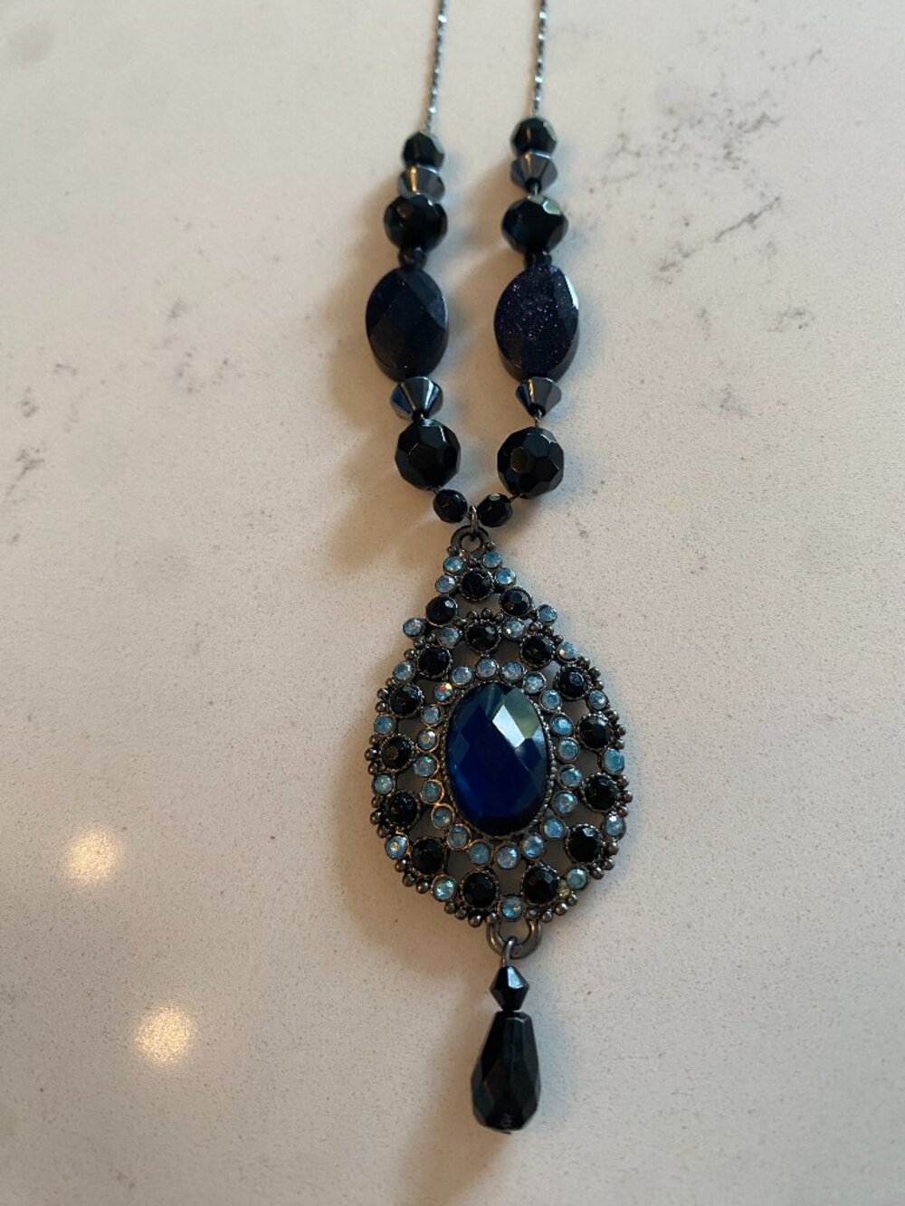 Avon Collier Bleu Minuit Midnight Blue Crystal Pendant Necklace
